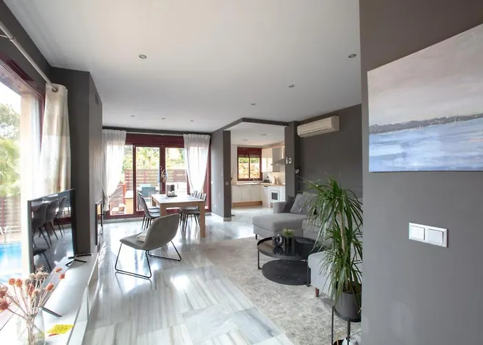 Private Pool Luxurious With Mountain Views Estepona